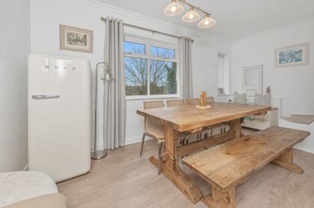 2 bedroom Flat to let in Newton Park Mansions, Laurel Mount, Potternewton, Leeds, LS7