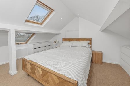 2 bedroom Flat to let in Newton Park Mansions, Laurel Mount, Potternewton, Leeds, LS7