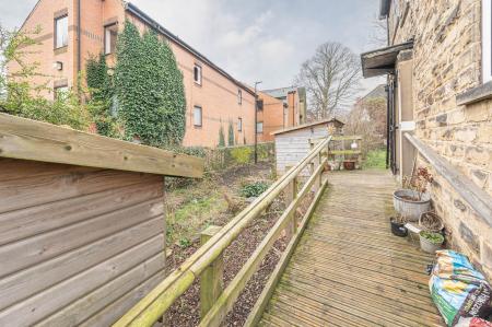 2 bedroom Flat to let in Newton Park Mansions, Laurel Mount, Potternewton, Leeds, LS7