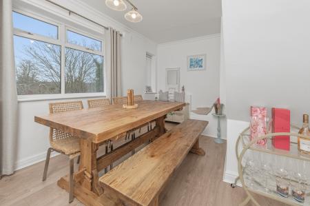 2 bedroom Flat to let in Newton Park Mansions, Laurel Mount, Potternewton, Leeds, LS7