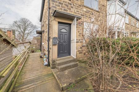 2 bedroom Flat to let in Newton Park Mansions, Laurel Mount, Potternewton, Leeds, LS7