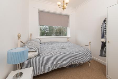 2 bedroom Flat to let in Newton Park Mansions, Laurel Mount, Potternewton, Leeds, LS7