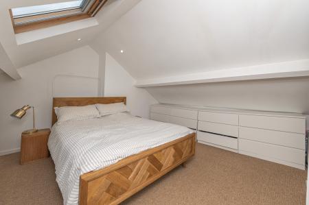 2 bedroom Flat to let in Newton Park Mansions, Laurel Mount, Potternewton, Leeds, LS7