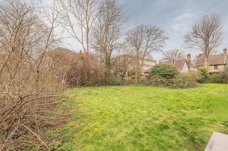 2 bedroom Flat to let in Newton Park Mansions, Laurel Mount, Potternewton, Leeds, LS7