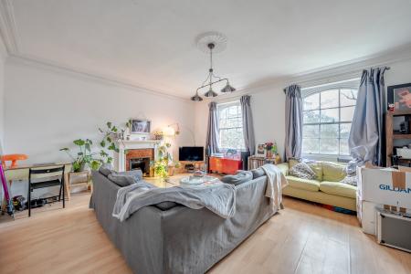 2 bedroom Flat for sale in Harrogate Road, Chapel Allerton, Leeds, LS7