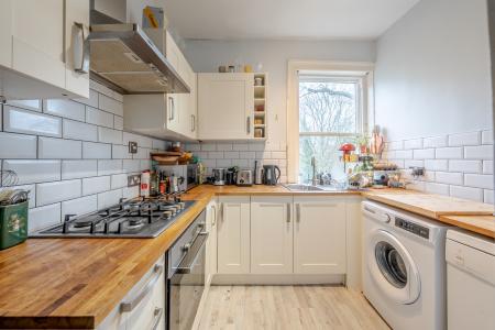2 bedroom Flat for sale in Harrogate Road, Chapel Allerton, Leeds, LS7