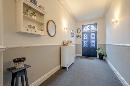 2 bedroom Flat for sale in Harrogate Road, Chapel Allerton, Leeds, LS7