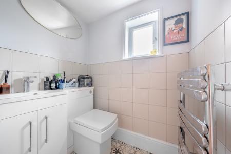 2 bedroom Flat for sale in Harrogate Road, Chapel Allerton, Leeds, LS7
