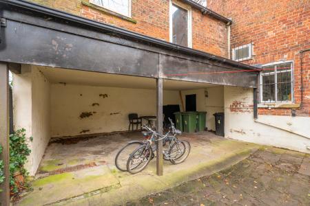 2 bedroom Flat for sale in Harrogate Road, Chapel Allerton, Leeds, LS7