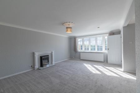 2 bedroom Flat to let in Nursery Lane, Alwoodley, Leeds, LS17