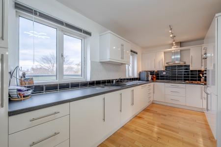 4 bedroom Semi-detached house for sale in St James Mews, Cross Gates, Leeds, LS15