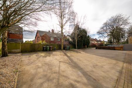 4 bedroom Semi-detached house for sale in St James Mews, Cross Gates, Leeds, LS15