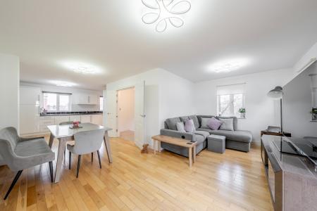 4 bedroom Semi-detached house for sale in St James Mews, Cross Gates, Leeds, LS15