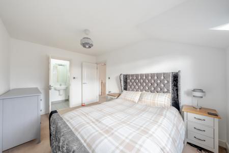 4 bedroom Semi-detached house for sale in St James Mews, Cross Gates, Leeds, LS15