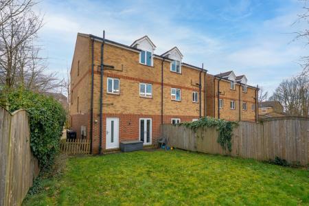 4 bedroom Semi-detached house for sale in St James Mews, Cross Gates, Leeds, LS15