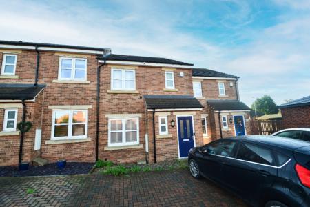 3 bedroom Town house to let in Barley Fields Close, Garforth, Leeds, LS25