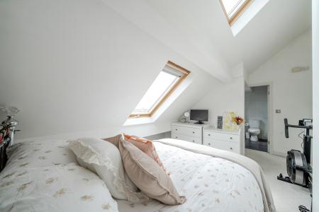 3 bedroom Duplex for sale in Street Lane, Roundhay, Leeds, LS8