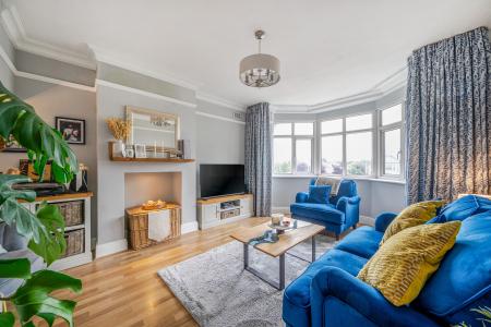 3 bedroom Duplex for sale in Street Lane, Roundhay, Leeds, LS8