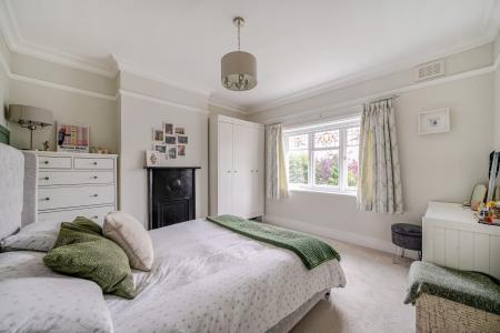 3 bedroom Duplex for sale in Street Lane, Roundhay, Leeds, LS8
