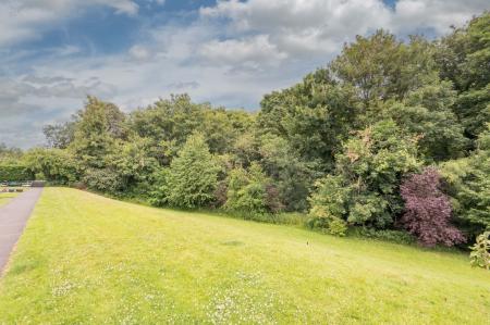 2 bedroom Flat for sale in Hillside Court, Chapel Allerton, Leeds, LS7