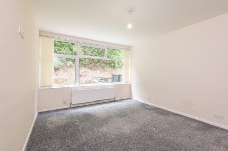 2 bedroom Flat for sale in Hillside Court, Chapel Allerton, Leeds, LS7