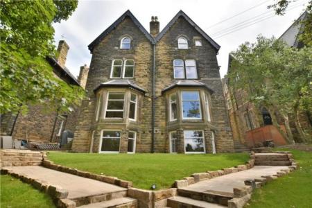 2 bedroom Flat to let in 12 Hollin Lane, Far Headingley, Leeds, LS16