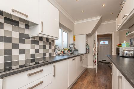 2 bedroom Terraced House to let in Gledhow Park Grove, Leeds, LS7