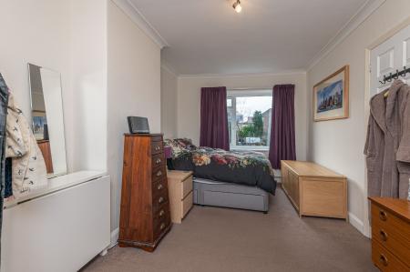 2 bedroom Terraced House to let in Gledhow Park Grove, Leeds, LS7