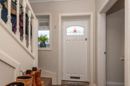 2 bedroom Terraced House to let in Gledhow Park Grove, Leeds, LS7