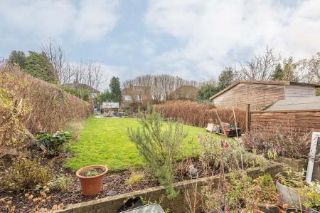 2 bedroom Terraced House to let in Gledhow Park Grove, Leeds, LS7