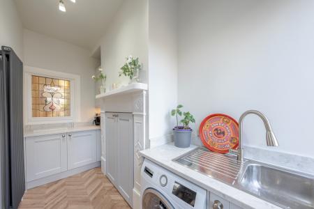 4 bedroom End of terrace house for sale in Roundhay Avenue, Leeds, LS8