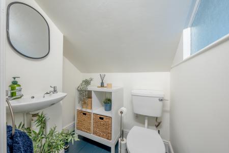 4 bedroom End of terrace house for sale in Roundhay Avenue, Leeds, LS8