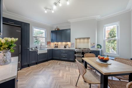 4 bedroom End of terrace house for sale in Roundhay Avenue, Leeds, LS8