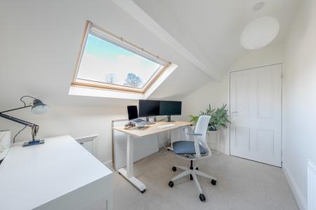 4 bedroom End of terrace house for sale in Roundhay Avenue, Leeds, LS8