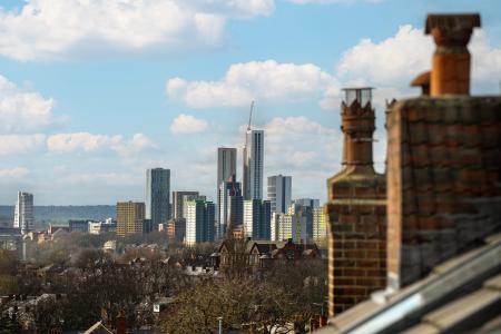 4 bedroom End of terrace house for sale in Roundhay Avenue, Leeds, LS8