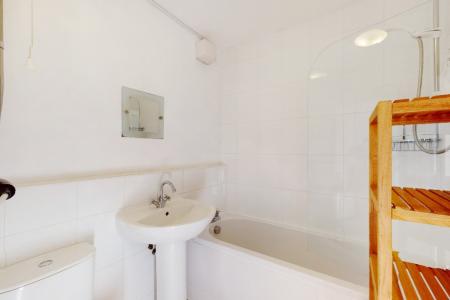 2 bedroom Flat to let in Ingledew Court, Moortown, Leeds, LS17