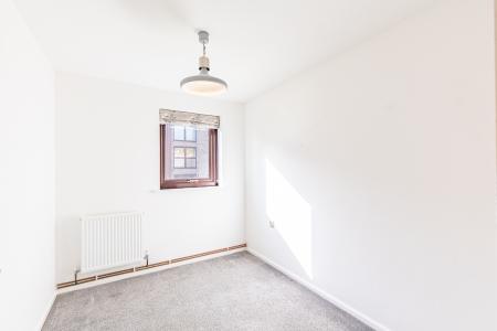 2 bedroom Flat to let in Springfield Court, Banksfield Avenue, Yeadon, Leeds, LS19