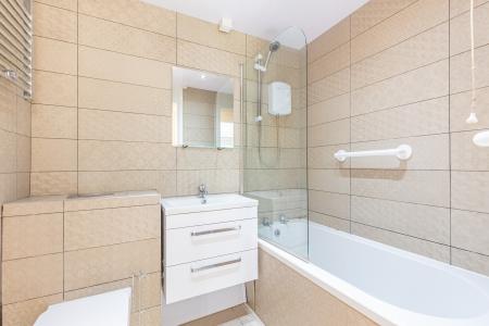 2 bedroom Flat to let in Springfield Court, Banksfield Avenue, Yeadon, Leeds, LS19