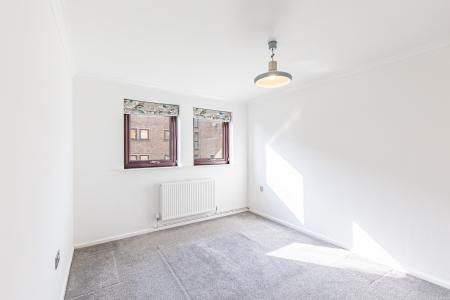 2 bedroom Flat to let in Springfield Court, Banksfield Avenue, Yeadon, Leeds, LS19