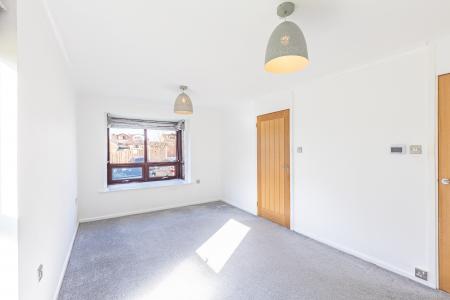 2 bedroom Flat to let in Springfield Court, Banksfield Avenue, Yeadon, Leeds, LS19