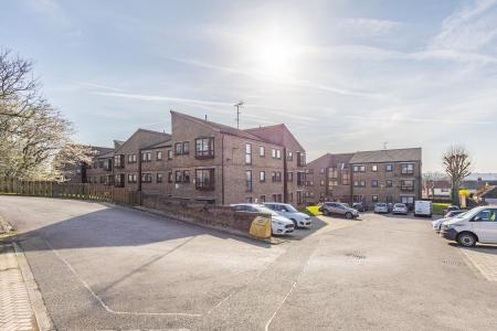 2 bedroom Flat to let in Springfield Court, Banksfield Avenue, Yeadon, Leeds, LS19