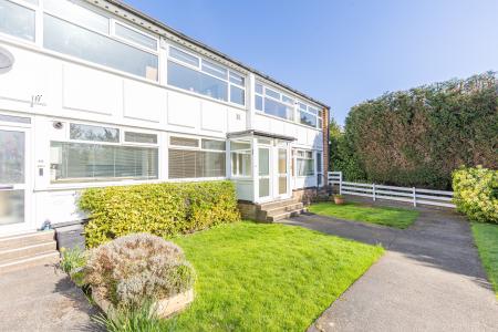 2 bedroom Flat for sale in Hillside Court, Chapel Allerton, Leeds, LS7