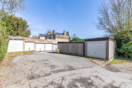 2 bedroom Flat for sale in Hillside Court, Chapel Allerton, Leeds, LS7