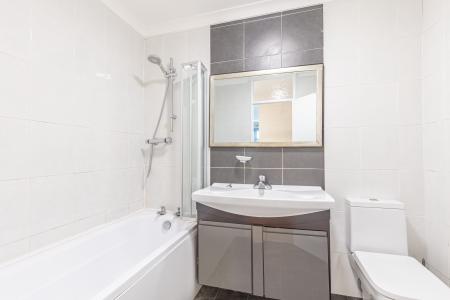 2 bedroom Flat for sale in Hillside Court, Chapel Allerton, Leeds, LS7