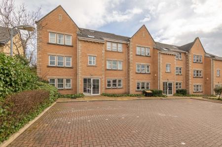 2 bedroom Flat for sale in Henshaw Mews, Yeadon, Leeds, LS19