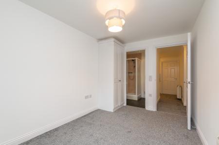 2 bedroom Flat for sale in Henshaw Mews, Yeadon, Leeds, LS19