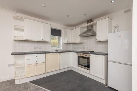2 bedroom Flat for sale in Henshaw Mews, Yeadon, Leeds, LS19