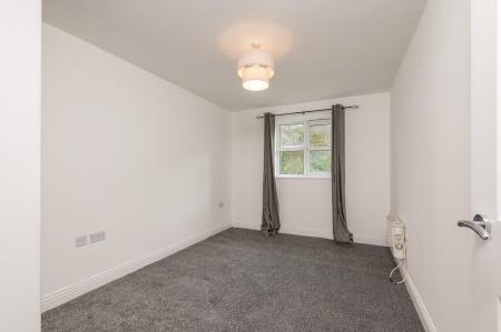 2 bedroom Flat for sale in Henshaw Mews, Yeadon, Leeds, LS19