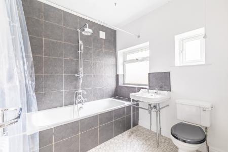 3 bedroom Semi-detached house to let in The Rise, Kirkstall, Leeds, LS5
