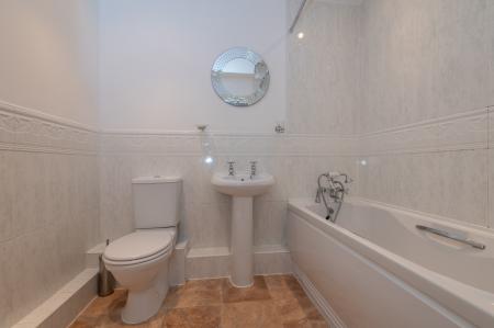 2 bedroom Flat to let in Gardenhurst, 45 Cardigan Road, Headingley, Leeds, LS6